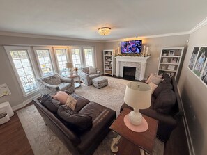 Smart TV - Luxury 5-bedroom house rental for PSU Weekend Events (Port Matilda)