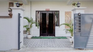 House | Reception - Deluxe Benison Guest House (Dehradun)