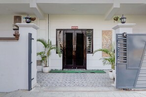 Hus | Reception
