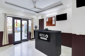 House | Reception - Deluxe Benison Guest House (Dehradun)