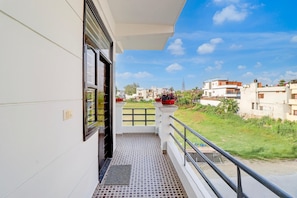 Balcony - Deluxe Benison Guest House (Dehradun)