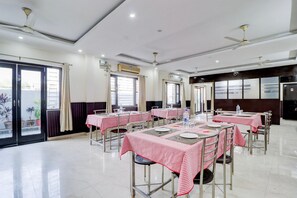 Dining - Deluxe Benison Guest House (Dehradun)