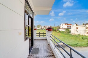 House | Balcony - Super Hotel O Shimla Bypass Road Isbt (Dehradun)