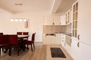 Kühlschrank, Herdplatte, Geschirrspüler