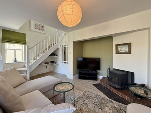 TV - Cottage 493 - Clifden - sleeps 5 guests  in 3 bedrooms (Clifden)