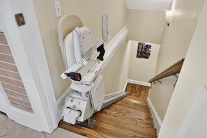 Interior - Rocky's Lake House, Lake Front (centre)