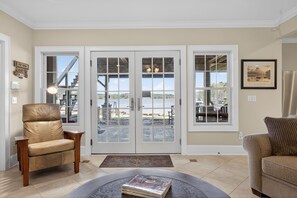 Living area - Rocky's Lake House, Lake Front (centre)