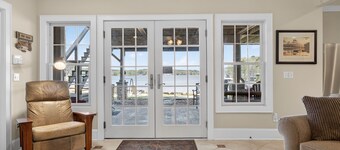 Rocky's Lake House, Exotic Home, Lake Front