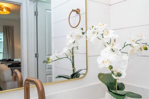 Interior - Cozy Beach-Inspired Retreat - Free Parks Shuttle (Orlando)