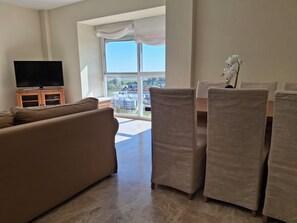 Living area - Spectacular exterior apartment with pool and parking included! (Mairena del Aljarafe)
