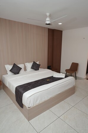 Deluxe Double Room - Empire Suites (Meenachil)