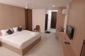 Deluxe Double Room - Empire Suites (Meenachil)
