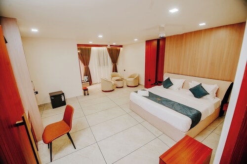 Empire Suites