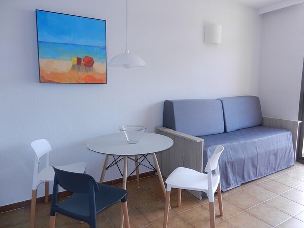 Apartment | Dining - Studio in Tossa de Mar Near Beach & City Center (Tossa de Mar)