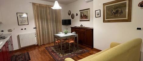 Apartment, Balkon, Stadtblick | Wohnbereich