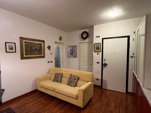 Leilighet, balkong, byutsikt | Oppholdsområde