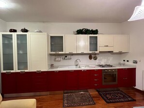 Leilighet, balkong, byutsikt | Eget kjøkken