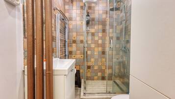 Familie appartement, 2 slaapkamers, keuken | Badkamer