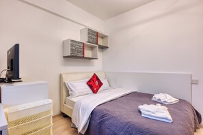 Apartamento família, 2 quartos, cozinha | Escrivaninha, espaço de trabalho para notebook, cortinas blackout
