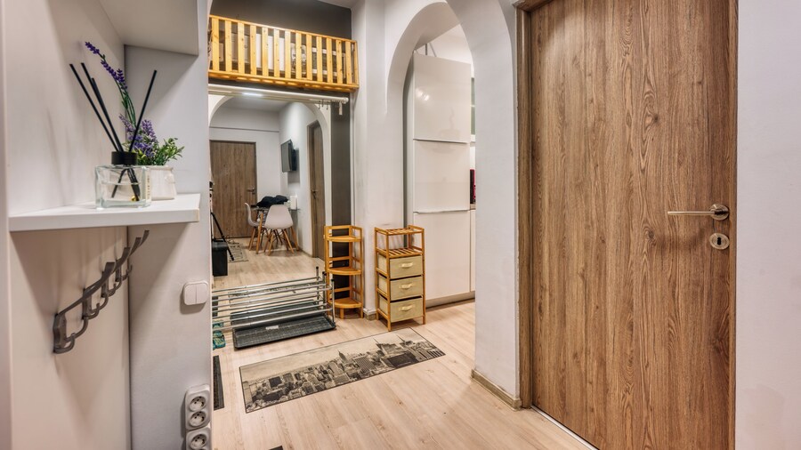 Modern 2 BR in Center - Pumo Properties