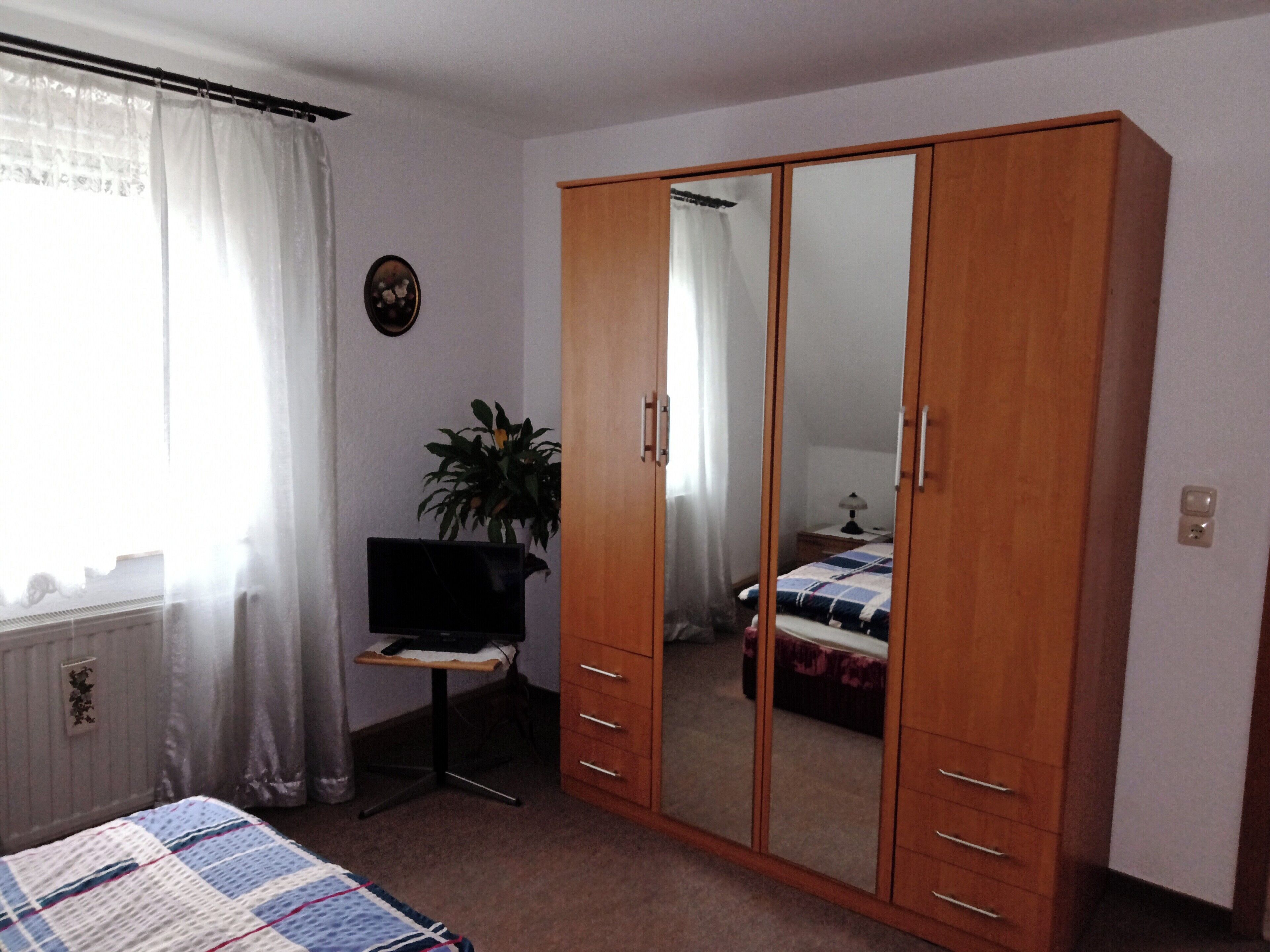 Bügeleisen/Bügelbrett, Reisekinderbett, kostenloses WLAN, Bettwäsche