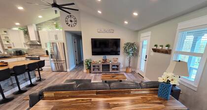 Tennessee Treasure at the Foothills of the Smoky Mountains. A Must See!