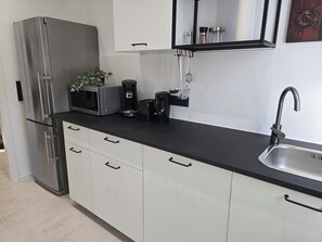 Private kitchen - Modern Apartment with Balcony near Airport (Siegburg)