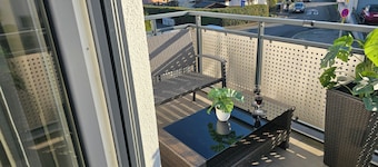 Modern Apartment with Balcony near Airport