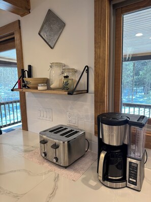 Interior - New 3-bedroom home with central AC at Lake Naomi, private path to lake/beach (Pocono Pines)