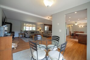 Interior - 4 Bedroom home with patio overlooking Wind River (Dubois)