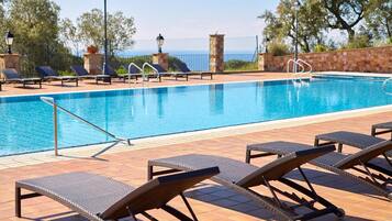 Apartamento | Piscina | Piscina interna, piscina externa