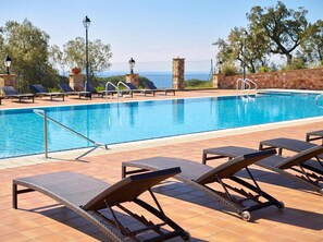 Apartment | Pool | Indoor pool, outdoor pool - Apartment Inmas Nou With Shared Pool (Castell-Platja d'Aro)