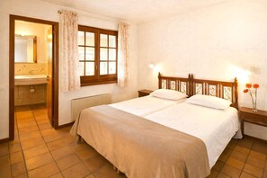 Apartment | 1 bedroom, individually furnished, bed sheets - Apartment Inmas Nou With Shared Pool (Castell-Platja d'Aro)