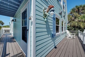 Terrace/patio - Steps to Beach - Anna Maria Island - Island Time! (Anna Maria)