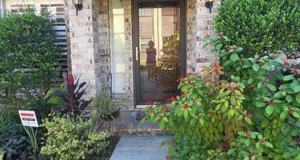 Charming 2 bedroom townhome near NASA