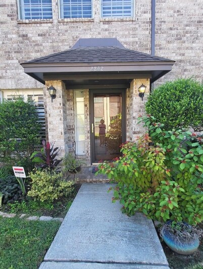 Charming 2 bedroom townhome near NASA