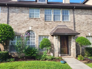 Exterior - Charming 2 bedroom townhome near NASA (Houston)