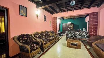 Villa, 4 Bedrooms | Interior