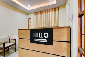 Reception - Hotel O Lakdikapul Near Birla Mandir (Hyderabad)