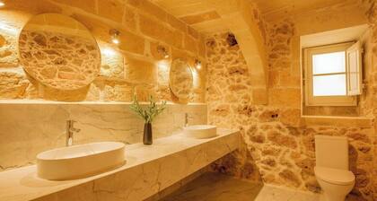 Stunning 350-year-old home with roof splash pool