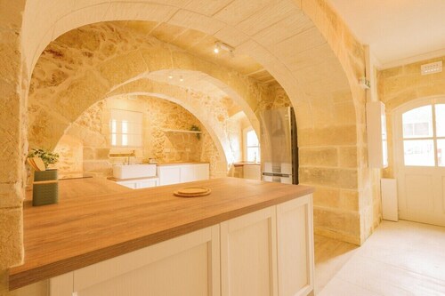 Stunning 350-year-old home with roof splash pool