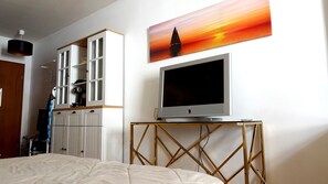 Iron/ironing board, free WiFi, bed sheets - Sun, Sea, Sand Studio - an elegant boutique-style studio in Sunny Beach (Sunny Beach)