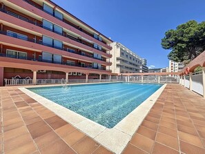 Pool - Apartament with pool and sea views Estartit Rental (Torroella de Montgrí)