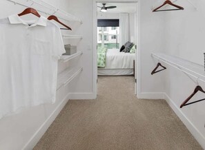 Apartment, Patio - Virelli Apartments Upscale King Suite in the Heart of Orlando w Pool (Orlando)
