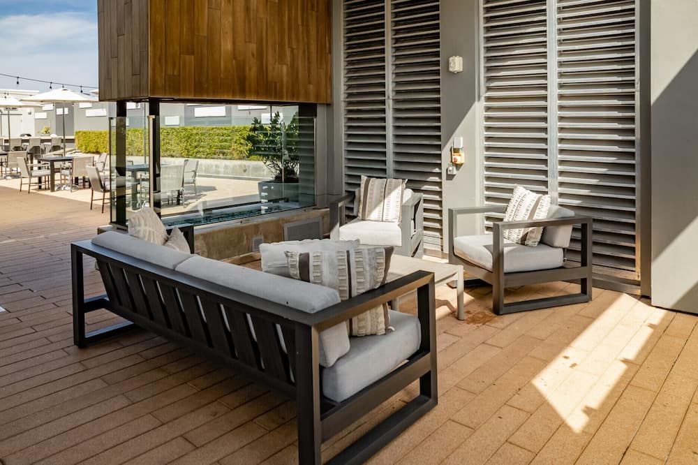 Virelli Apartments Upscale King Suite in the Heart of Orlando w Pool - Orange County, FL