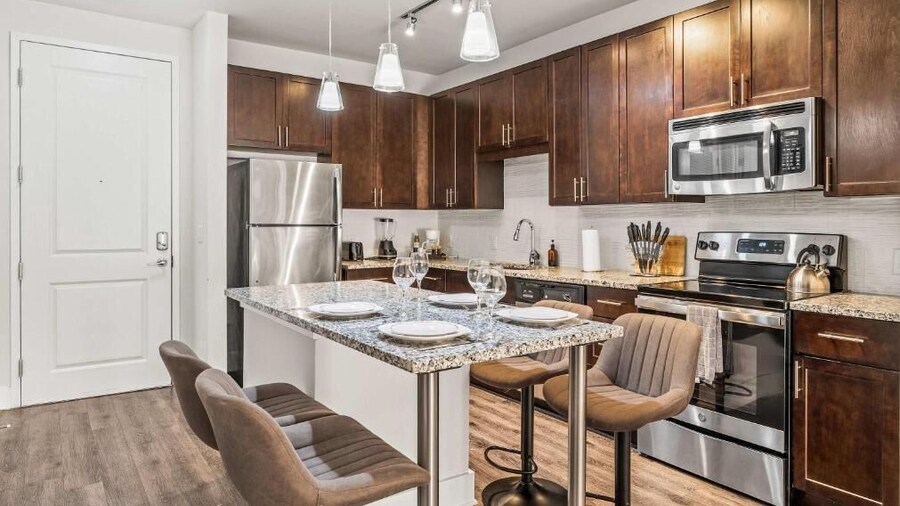 Virelli Apartments Upscale King Suite in the Heart of Orlando w Pool