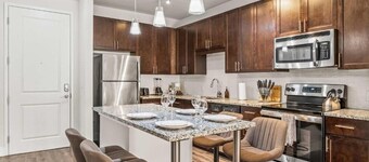 Virelli Apartments Upscale King Suite in the Heart of Orlando w Pool