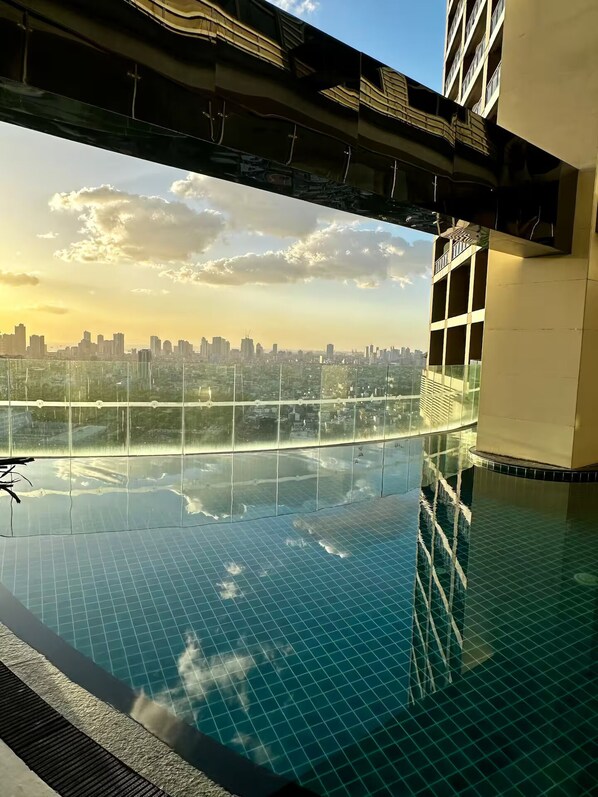 Pool - Studio w/ Balcony @ Poblacion, Makati | Pool, Gym & Sauna (Makati)