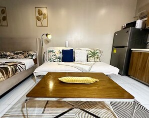 Interior - Studio w/ Balcony @ Poblacion, Makati | Pool, Gym & Sauna (Makati)