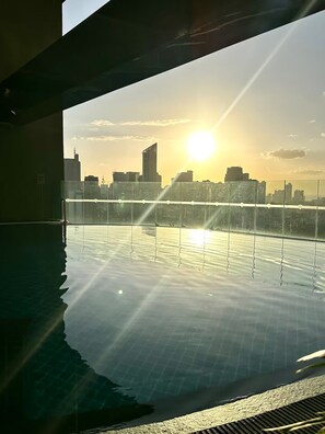 Pool - Studio w/ Balcony @ Poblacion, Makati | Pool, Gym & Sauna (Makati)